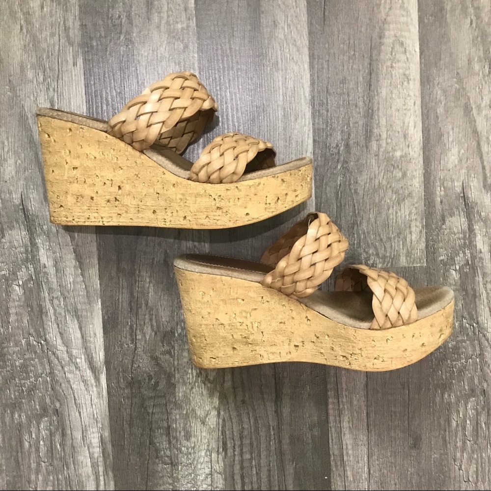 Nude sandal wedges size 8 vintage collection